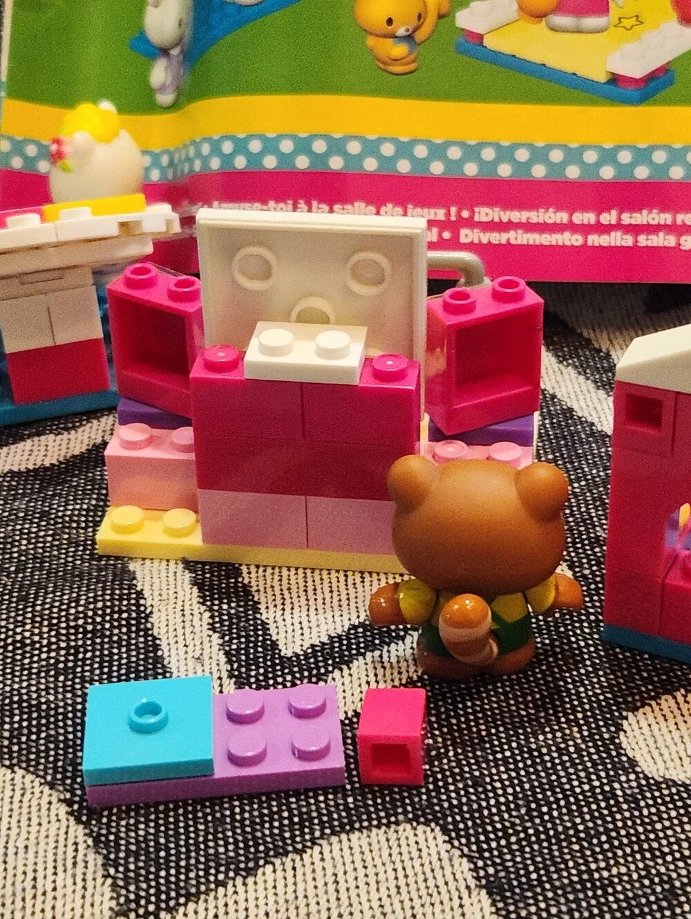 Hello Kitty Mega Bloks Fun At The Arcades 7 Minifig Playset 10974 -  Complete